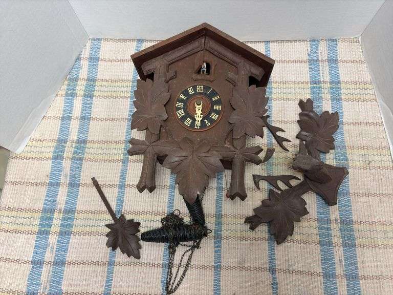 Cuckoo clock, needs repair