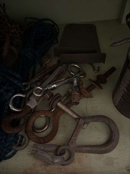 Ropes, turnbuckles, magnet