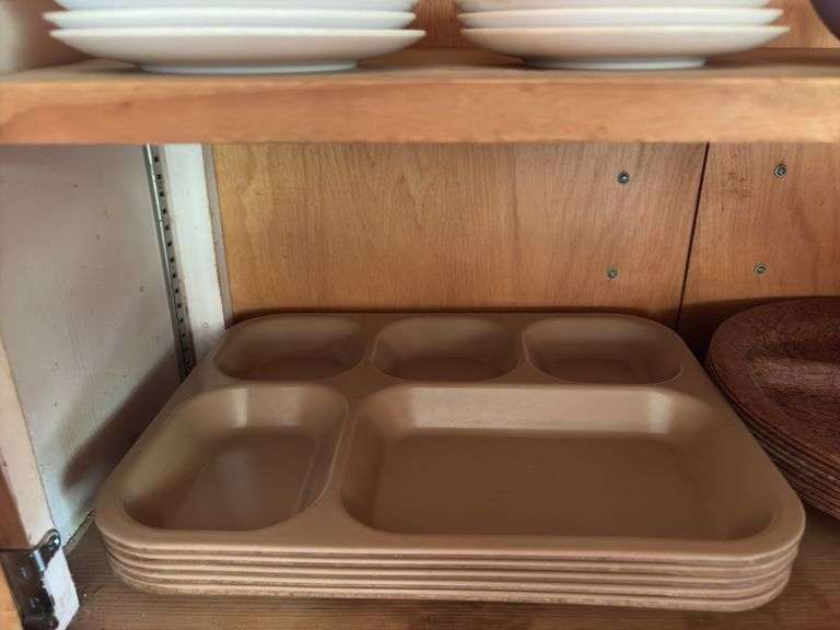 Royalon Inc plates & saucers, bowls & creamer, Halsey Inc cups, Kys-Ite divided plates, unmarked lunch trays