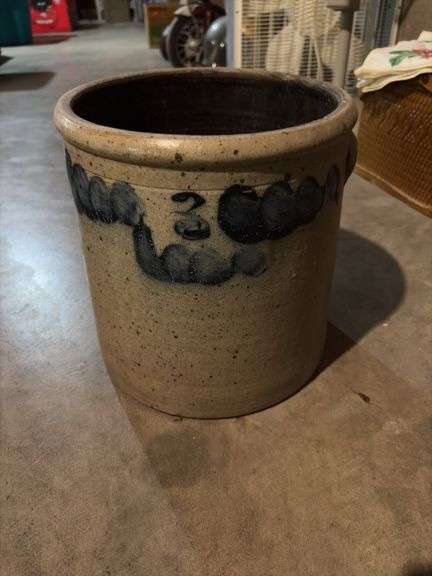 3 gallon salt glazed crock, has hairline