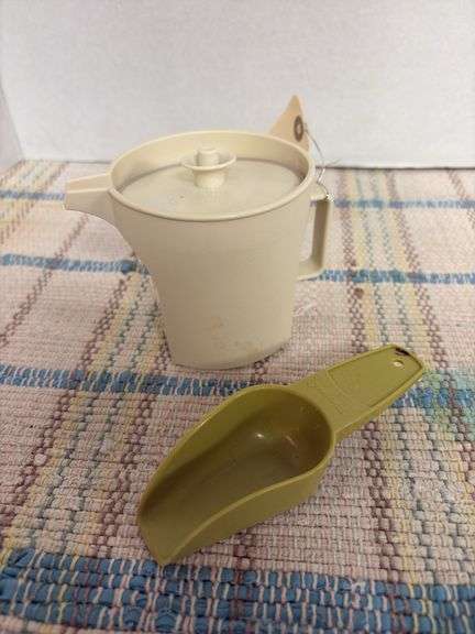5 vintage Tupperware items