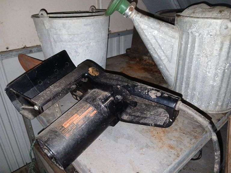 Electric chainsaw, sprinkling can, galvanized bucket