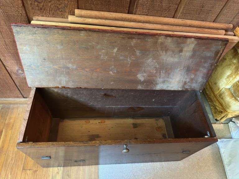 14D x 35L x 19H lift top trunk
