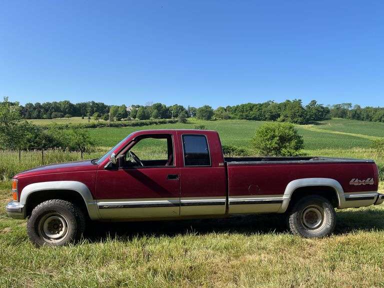 1989 Chevy Silverado 2500 4WD 5.7L gas engine Odometer shows 95784, new battery, NEEDS brakes, extended cab, headliner cloth is loose, power windows, locks, 8' box w/liner, tires are excellent, interior is very good.  Link in description for video WIRE TRANSFER REQUIRED