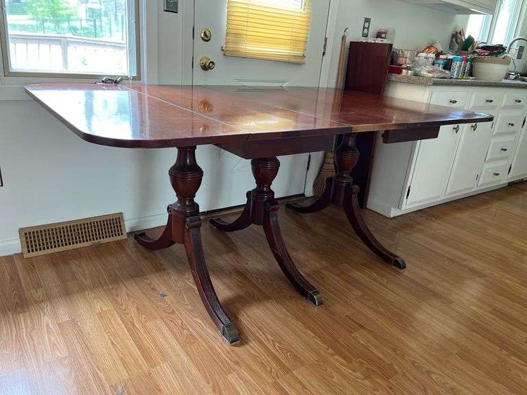 Mahogany Duncan Phyfe leg drop leaf dining table 42 x 32 folded (3) 12"  leaves opens to 8'2"