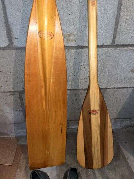 2 canoe paddles 30" and 66" and swim fins