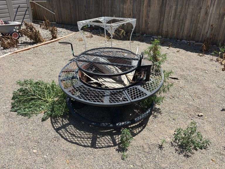 Metal fire pit with swing away top