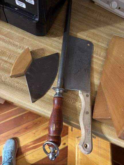 Knives and assorted kitchen utensils
