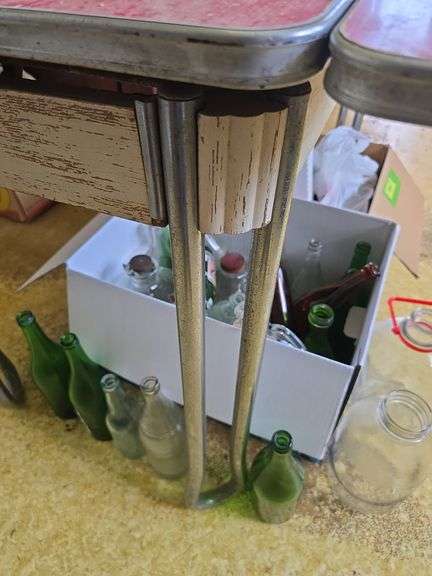 25 x 40 chrome leg kitchen table w/pull out leaves