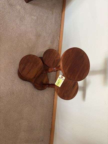 Amana walnut 4 place plant stand 28.5" tall