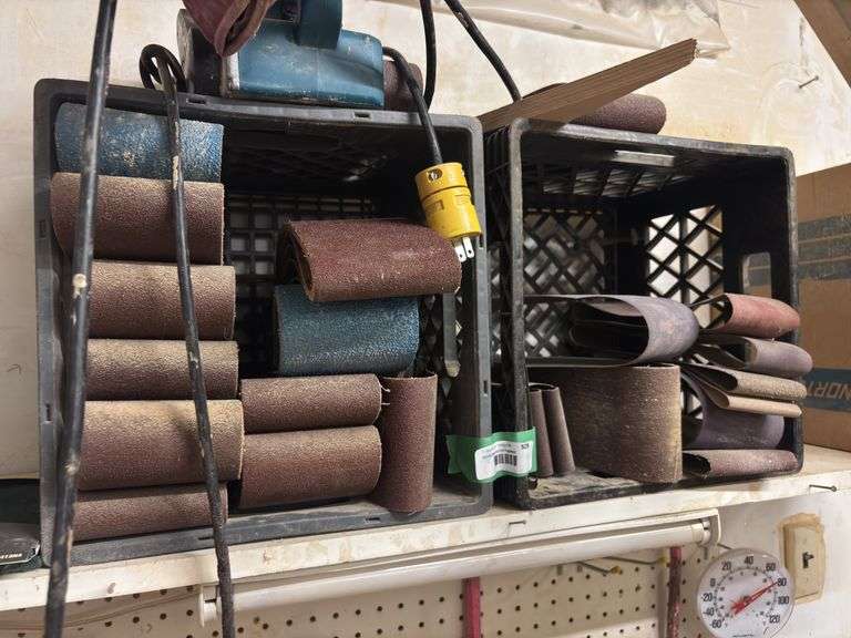 Delta 1 inch belt, sander, Makita handheld sander, and lots of sanding belts