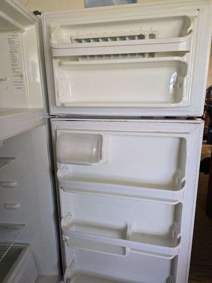 Frigidaire refrigerator/freezer FRT18KD4AW2