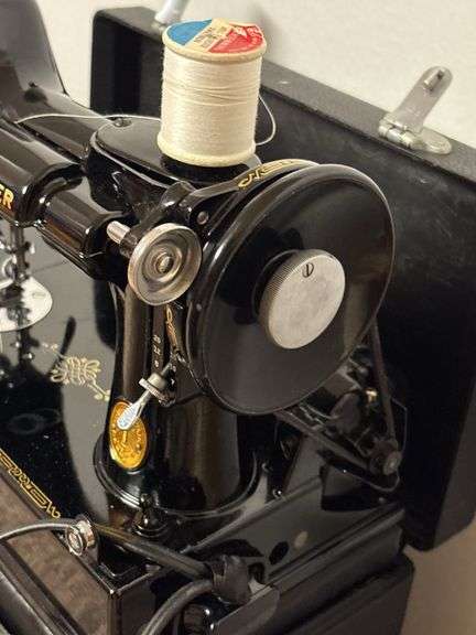 Singer Featherweight sewing machine in case