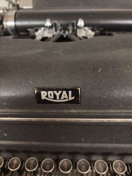 Royal manual typewriter