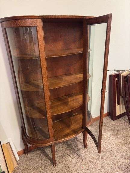 Quarter sawn oak veneer triple curved glass chine hutch 15D x 36L x 59H EXCELLENT CONDITION, you'll look hard to find a nicer one than this one! Original shelves w/ plate grooves.