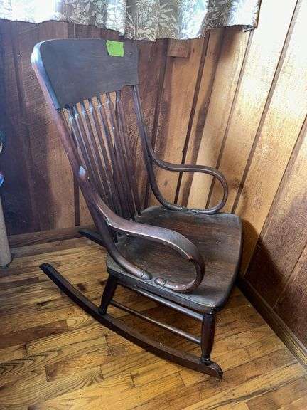 Arrow back rocker, very comfy!
