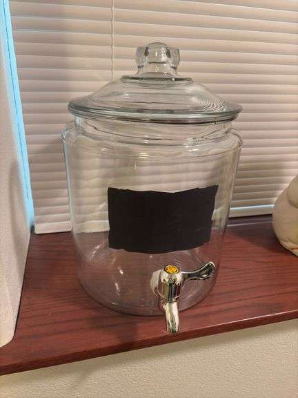 Glass drink dispenser