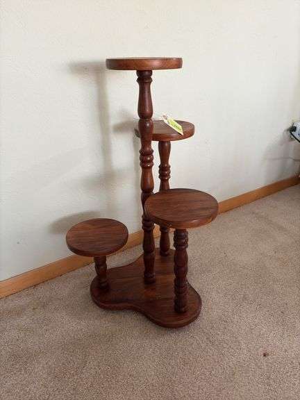 Amana walnut 4 place plant stand 28.5" tall