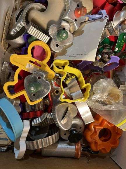 Cookie cutters, cookie press etc