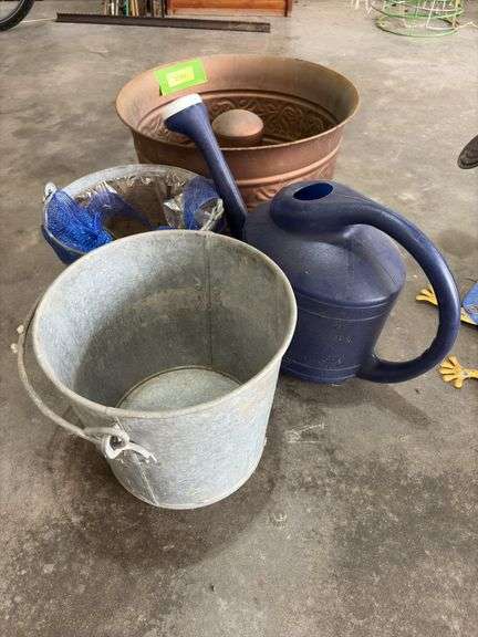 Copper look planter, plastic sprinkling can, metal buckets