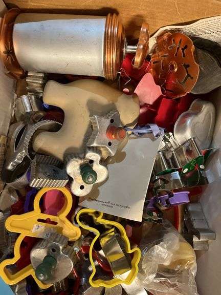 Cookie cutters, cookie press etc