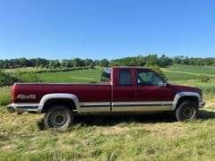 1989 Chevy Silverado 2500 4WD 5.7L gas engine Odometer shows 95784, new battery, NEEDS brakes, extended cab, headliner cloth is loose, power windows, locks, 8' box w/liner, tires are excellent, interior is very good.  Link in description for video WIRE TRANSFER REQUIRED