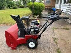 Toro Power Max 726OR Briggs &Stratton 900 series engine/205cc engine 26" width, joystick chute control, Looks like new