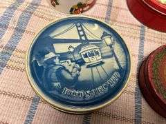 Tin lunch pail w/ Christmas theme and other tins