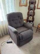 Luxury Lift La-Z-Boy electric lift chair, Still has tags on