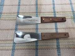 2 wood handled ice cream scoops
