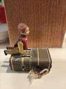 Key wind valet toy