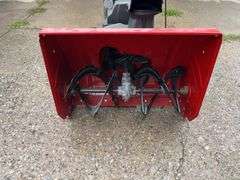 Toro Power Max 726OR Briggs &Stratton 900 series engine/205cc engine 26" width, joystick chute control, Looks like new