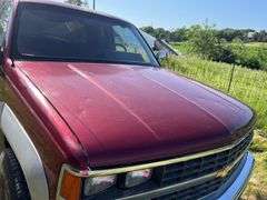 1989 Chevy Silverado 2500 4WD 5.7L gas engine Odometer shows 95784, new battery, NEEDS brakes, extended cab, headliner cloth is loose, power windows, locks, 8' box w/liner, tires are excellent, interior is very good.  Link in description for video WIRE TRANSFER REQUIRED