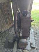 IH one hole corn sheller w/ electric motor that may not work anymore