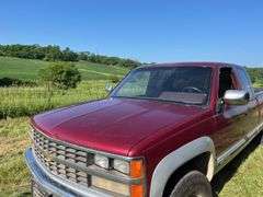 1989 Chevy Silverado 2500 4WD 5.7L gas engine Odometer shows 95784, new battery, NEEDS brakes, extended cab, headliner cloth is loose, power windows, locks, 8' box w/liner, tires are excellent, interior is very good.  Link in description for video WIRE TRANSFER REQUIRED