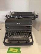 Royal manual typewriter