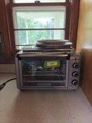 Black and Decker toaster oven with accessories