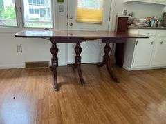 Mahogany Duncan Phyfe leg drop leaf dining table 42 x 32 folded (3) 12"  leaves opens to 8'2"