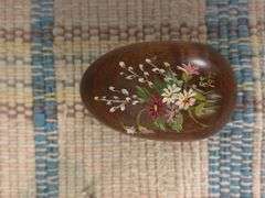 Mascot egg grading scale and painted wooden egg