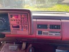 1989 Chevy Silverado 2500 4WD 5.7L gas engine Odometer shows 95784, new battery, NEEDS brakes, extended cab, headliner cloth is loose, power windows, locks, 8' box w/liner, tires are excellent, interior is very good.  Link in description for video WIRE TRANSFER REQUIRED