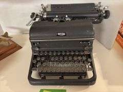 Royal manual typewriter