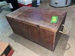 Lift lid wood box w/ rope handles
