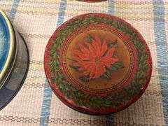 Tin lunch pail w/ Christmas theme and other tins