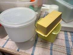 Tupperware and extra lids 😉