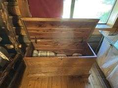 Lane cedar chest