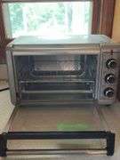Black and Decker toaster oven with accessories