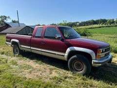 1989 Chevy Silverado 2500 4WD 5.7L gas engine Odometer shows 95784, new battery, NEEDS brakes, extended cab, headliner cloth is loose, power windows, locks, 8' box w/liner, tires are excellent, interior is very good.  Link in description for video WIRE TRANSFER REQUIRED