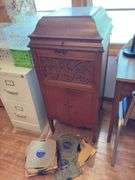 Sears, Roebuck & Co Silvertone Phonograph with records