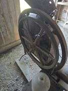 IH one hole corn sheller w/ electric motor that may not work anymore