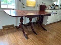 Mahogany Duncan Phyfe leg drop leaf dining table 42 x 32 folded (3) 12"  leaves opens to 8'2"